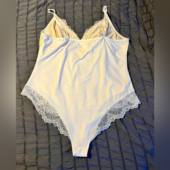 Lace Trim White Shapewear Bodysuit - Picture 2 of 2
